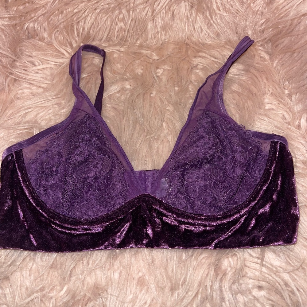 ⭐️Honeydew Velvet Mesh Bra